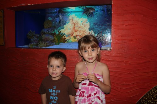 Oliver & Isabelle at the Aquarium