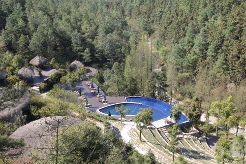 The pool shaped like a tea leaf. The upper pool is heated, but the lower pool is not and was very cold!!