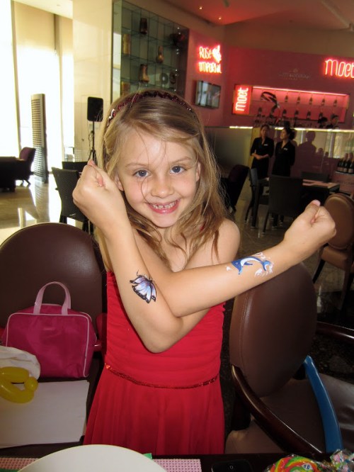 Isabelle's body art at brunch