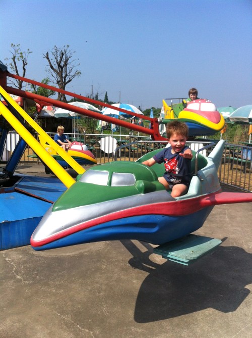 Here is Oliver - telling us all how he is controlling the plane going up and down!
