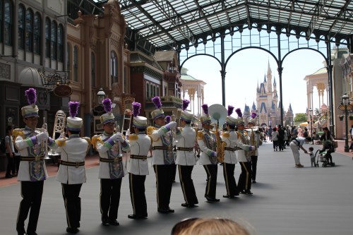 Japanese Orchestra playing well known Disney tunes by the entrance.